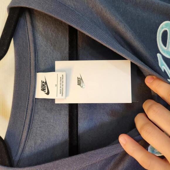 Nike Women's Navy Blue Loose Fit Plus Cropped Sweatshirt- 1X NWT - Picture 2 of 6